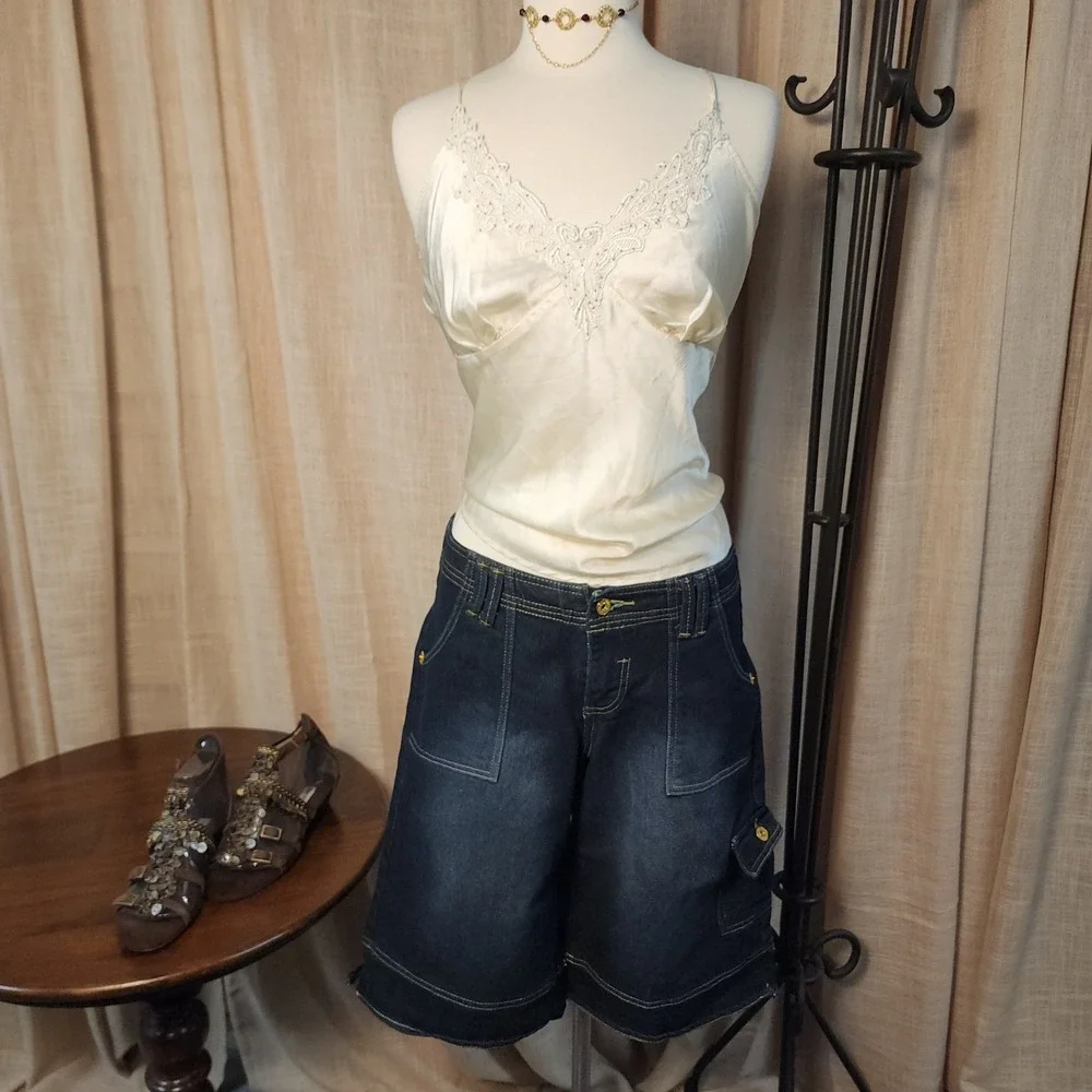 Y2K Dereon 9/10 Dark Wash Denim Cargo Bermuda Jorts Fleur de Lis Studded Wide